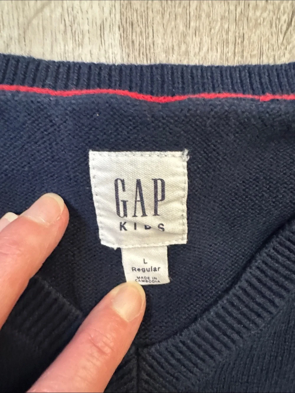 GAP Kid’s Dark Navy V-Neck Sweater. Size Large (10-12)